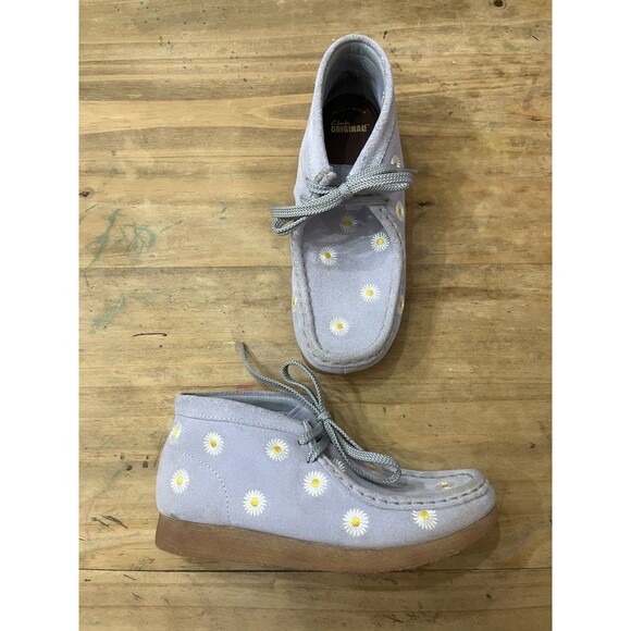 Clarks Wallabee Cloud Grey Embroidered Flowers Girls Sz 3 - Picture 1 of 8